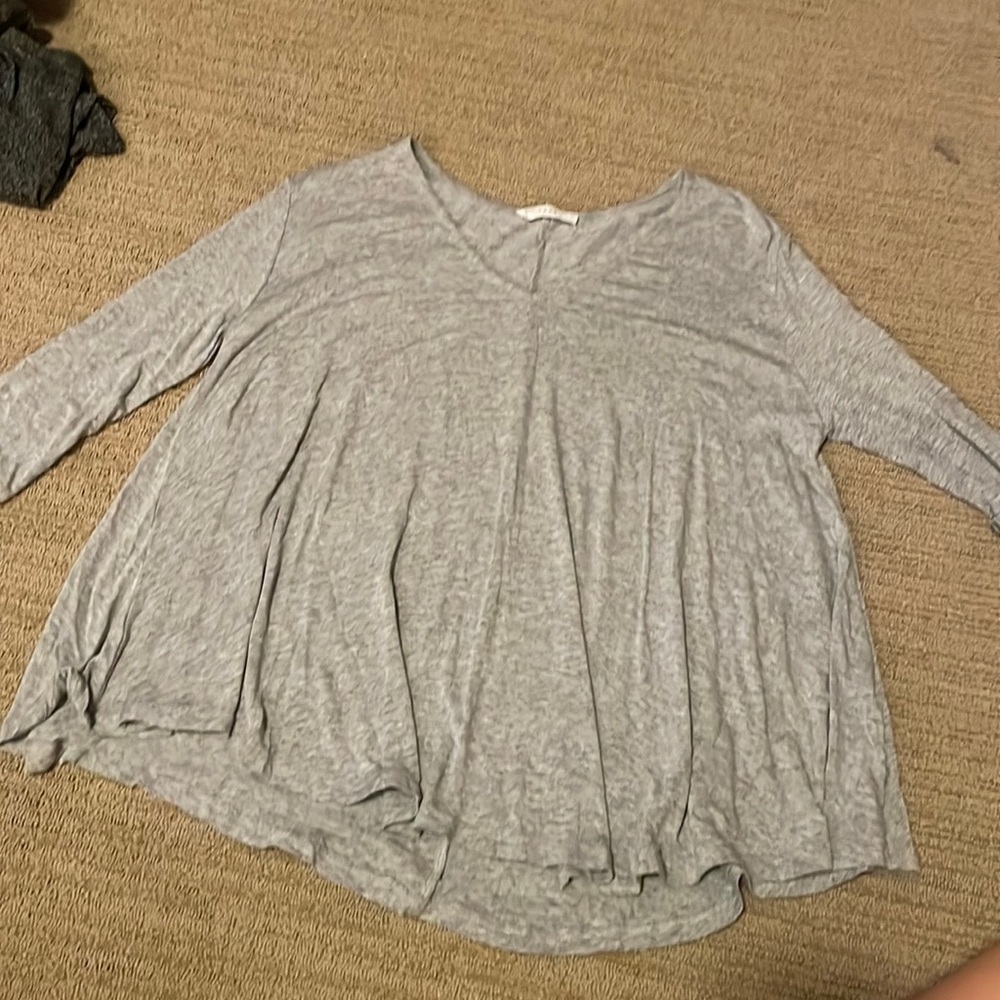Francesca’s (lush) light grey lightweight sweater, size small
